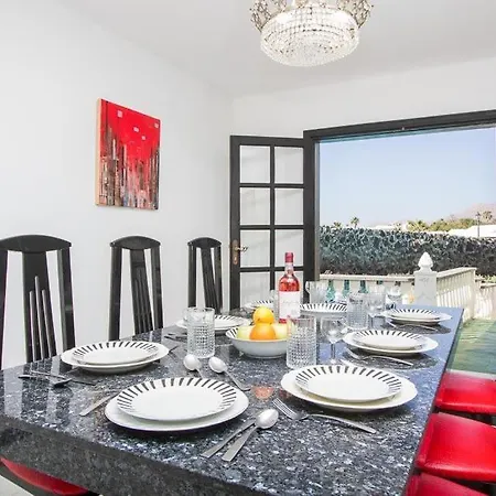 Willa In Puerto Del Carmen Sleeps 9 With Pool And Wifi