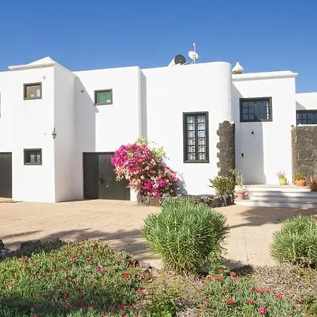 In Puerto Del Carmen Sleeps 9 With Pool And Wifi Villa *
