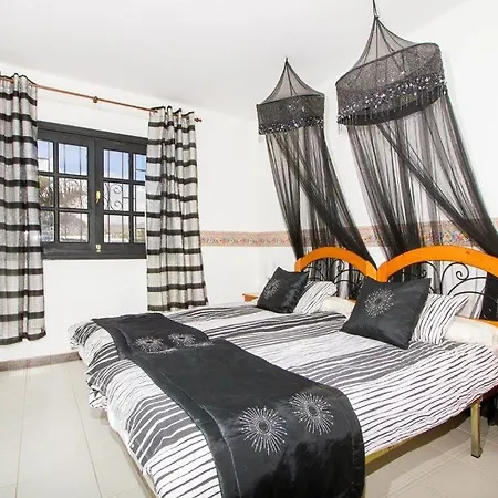 Willa In Puerto Del Carmen Sleeps 9 With Pool And Wifi
